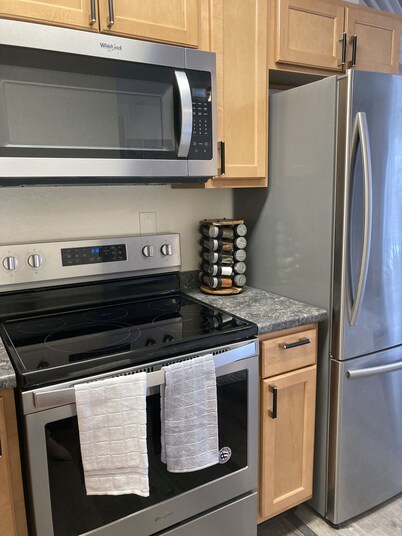 The Alpenglow Loft - 1 Bed/1Bath- Radiant Charmer