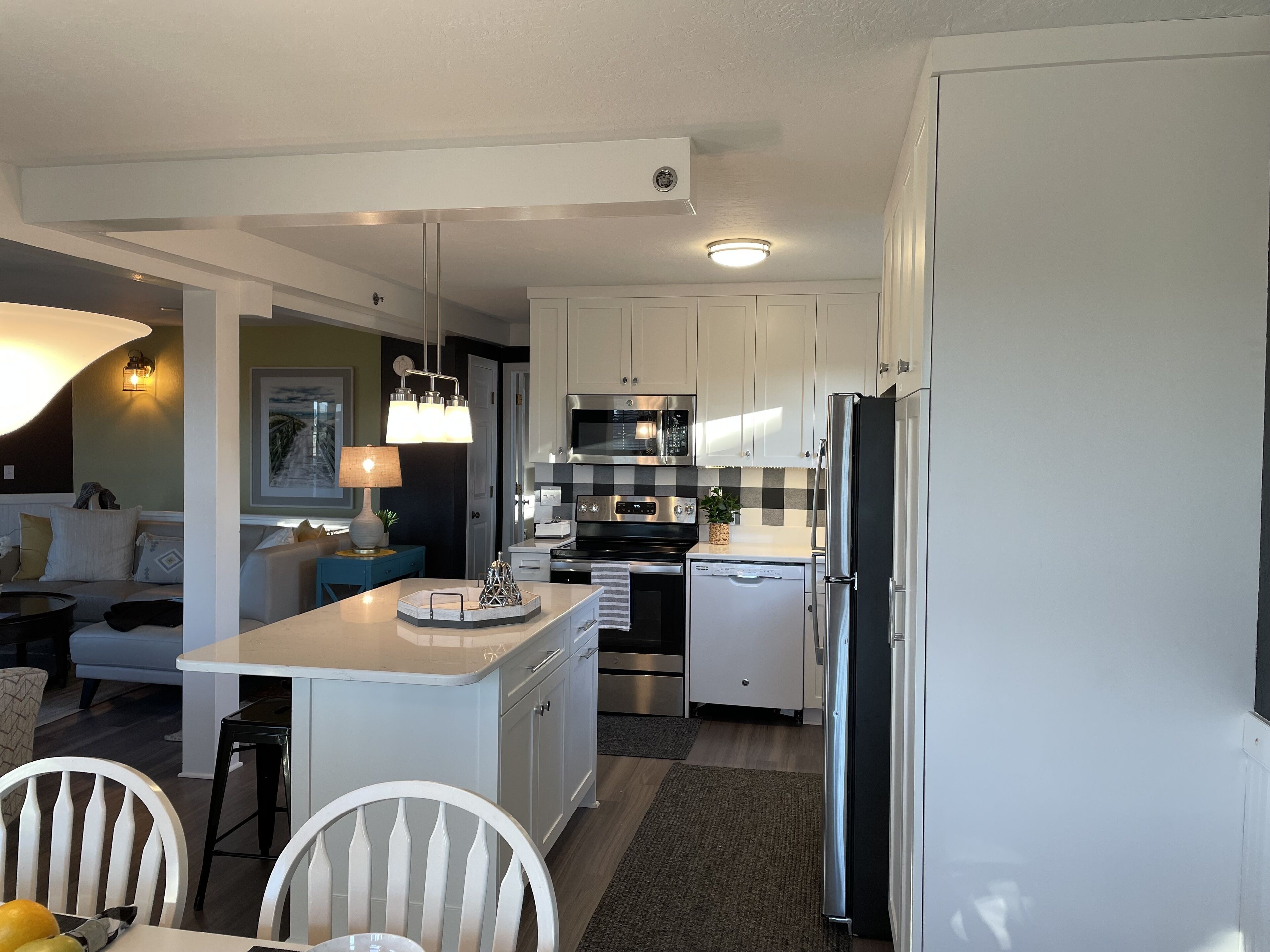 Vitamin Sea-Beautiful Oceanfront-3 Bedroom Condo Located in Duck, NC.