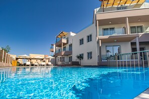 حمّام سباحة خارجي