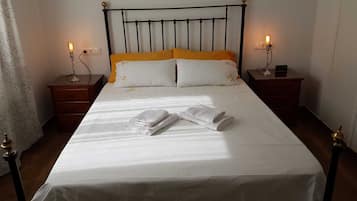 3 slaapkamers, een strijkplank/strijkijzer, reisbedje, gratis wifi