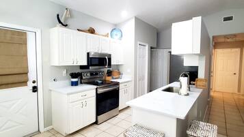 Microwave, mesin pencuci piring, dan mesin pembuat kopi/teh