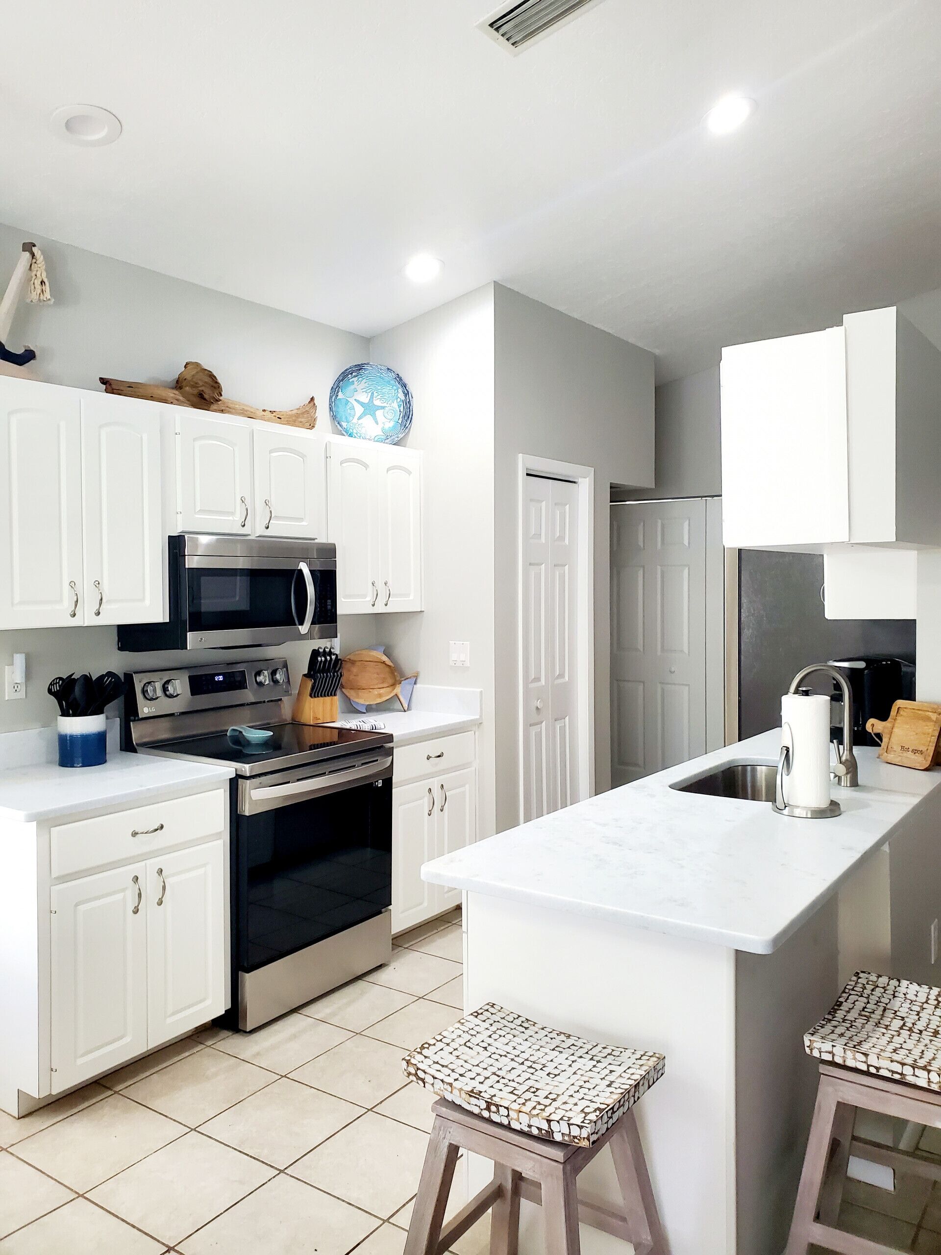 Ketuhar gelombang mikro, mesin basuh pinggan mangkuk 