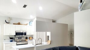 Coffee/tea maker, microwave, dishwasher, cookware/dishes/utensils - Time Well Wasted Weeki Star5vacations (Spring Hill)