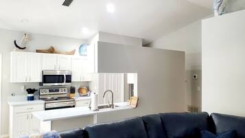 Microwave, mesin pencuci piring, dan mesin pembuat kopi/teh