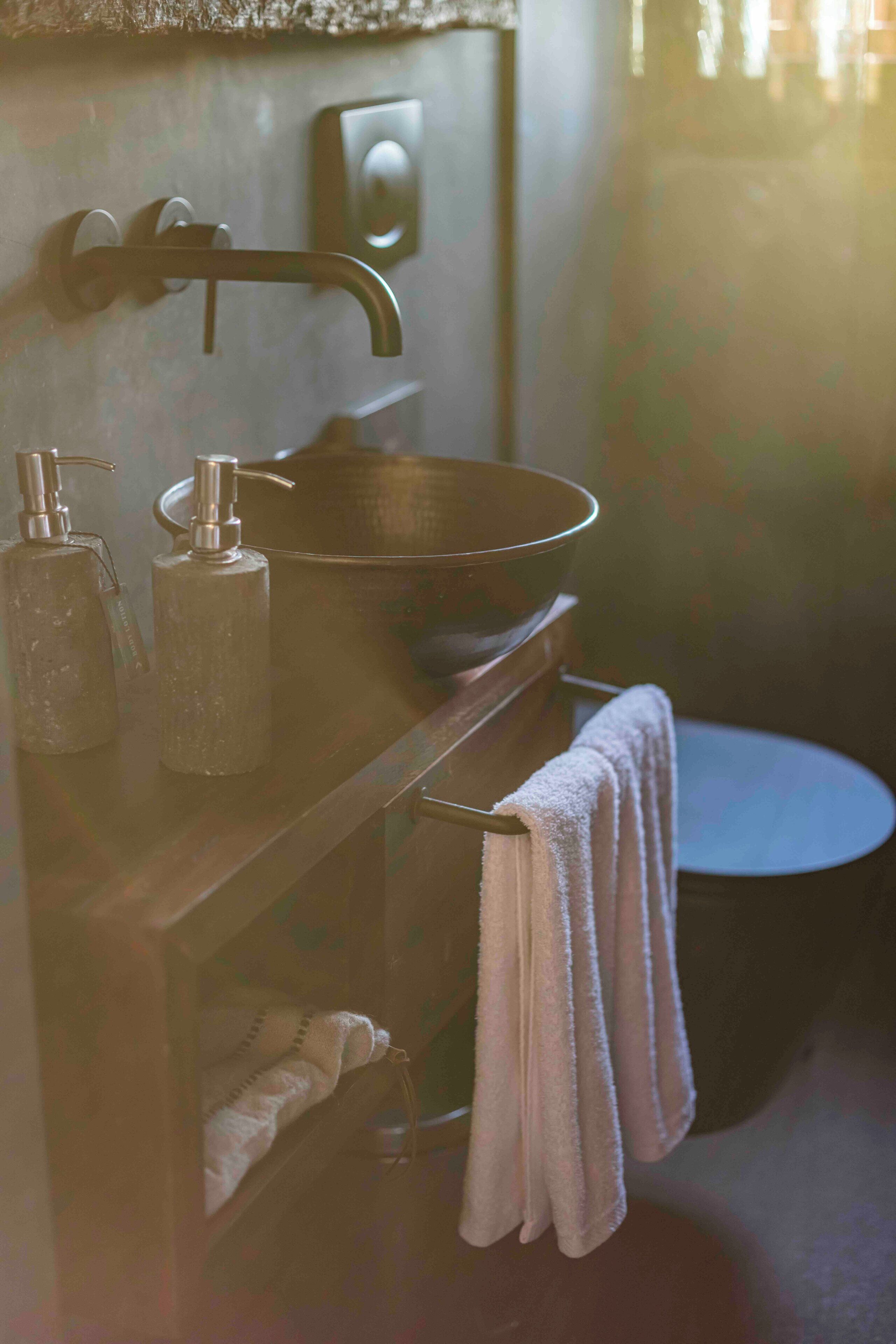 Toalettartikler (inkludert), hårføner, badekåper og håndklær