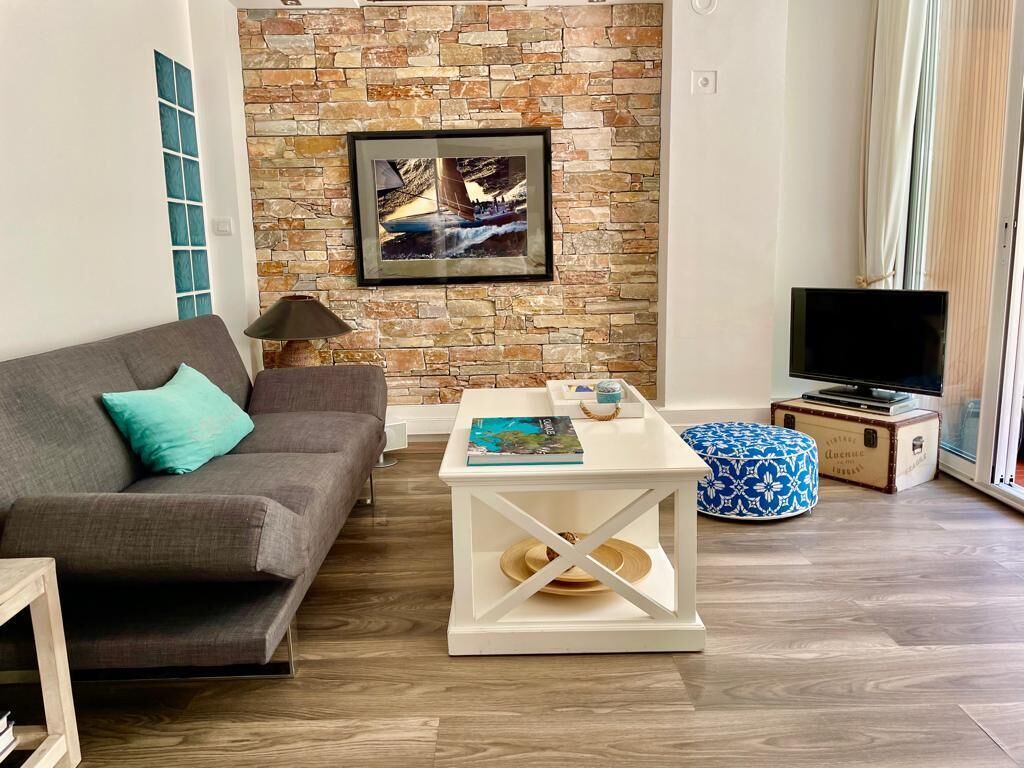 charming t 2 in the heart of the village