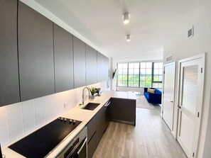 Fully equipped Modern Kitchen - The Art House - Wynwood Miami Design District (Miami)