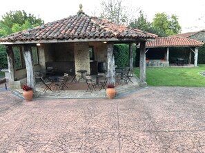 Outdoor dining - RURAL HOUSE in the Ribeira Sacra  (Quinteliña)
