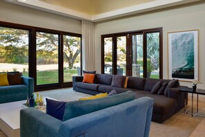 Smart-TV, Bücher, Stereoanlage