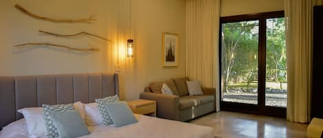 5 間睡房、書桌、熨斗/熨衫板、可攜式嬰兒床