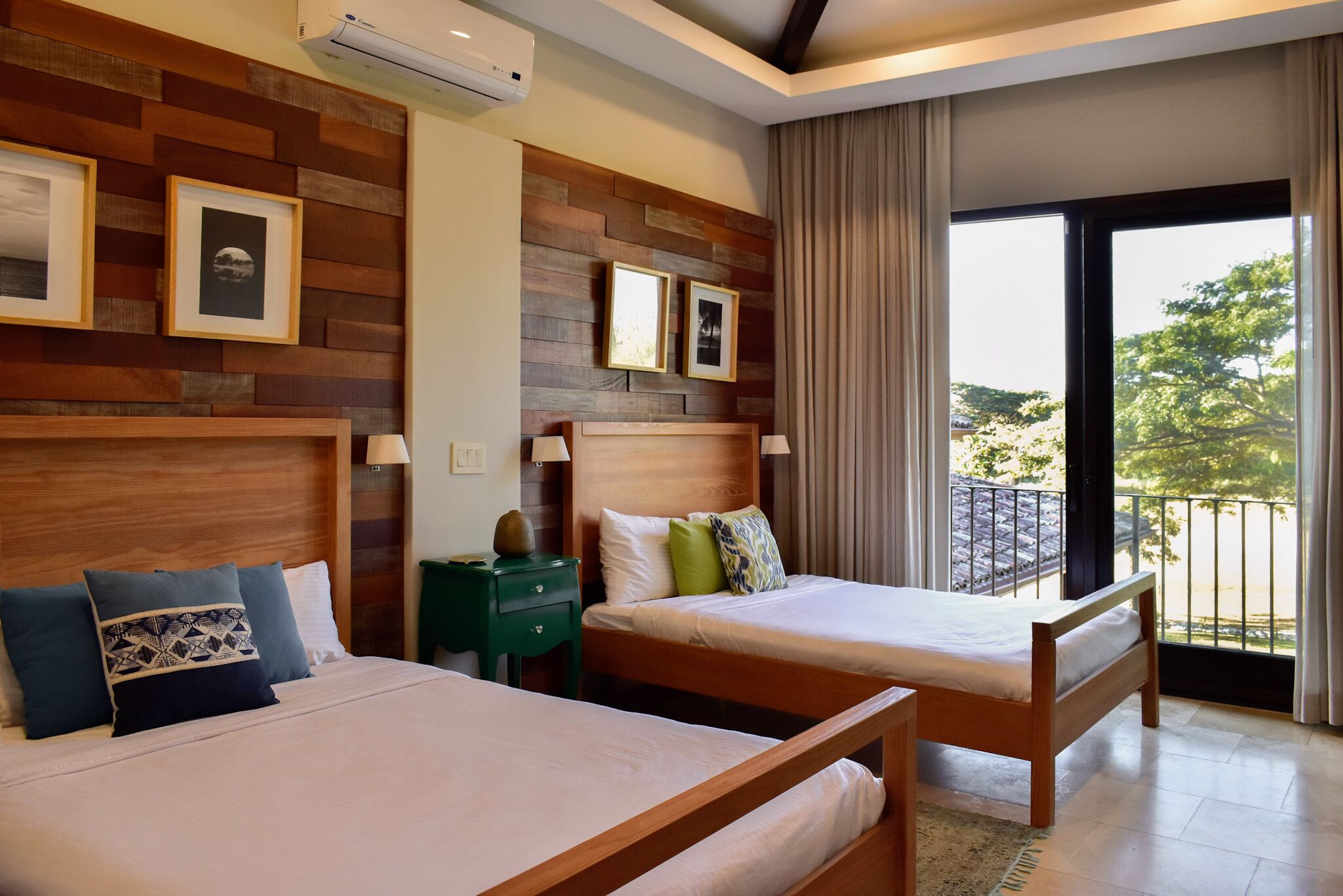 5 camere, una scrivania, ferro/asse da stiro, culla da viaggio