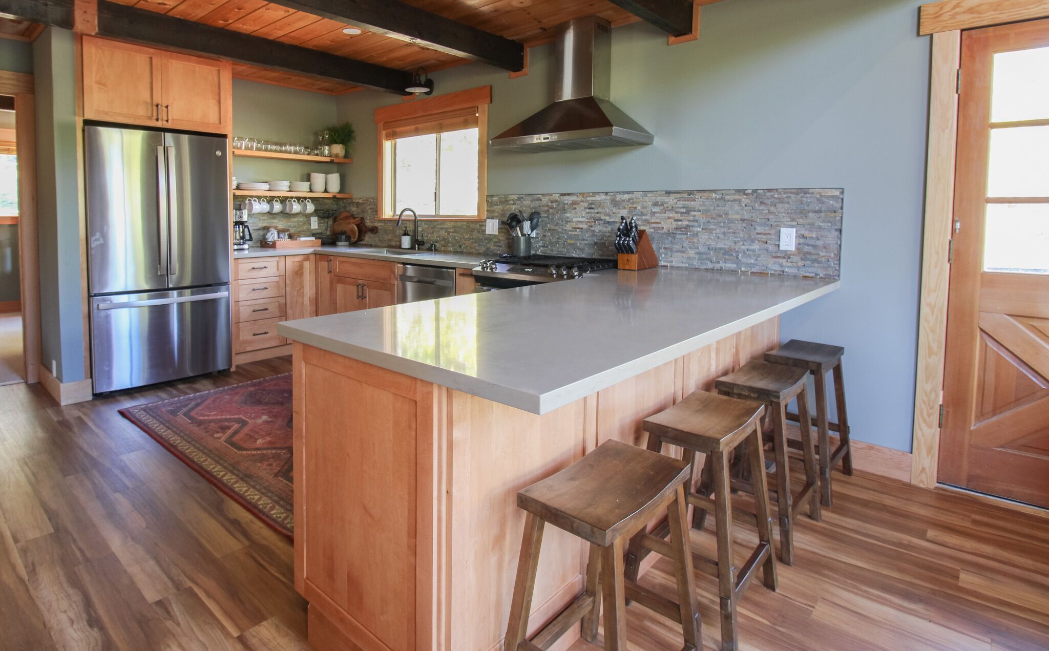 NEW! Blue Lake Springs/ Private Hot Tub/Across from Pool & Lake 