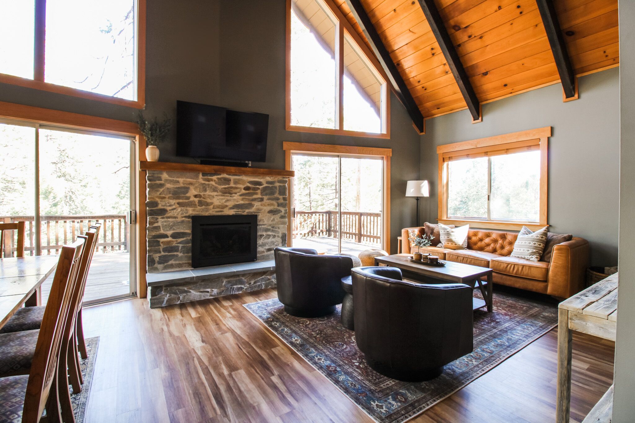 NEW! Blue Lake Springs/ Private Hot Tub/Across from Pool & Lake 