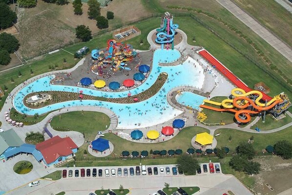 Pool - •Cityhaven•NFLX•Pool Table• WORKSPACE•SoakTub• (Cedar Hill)