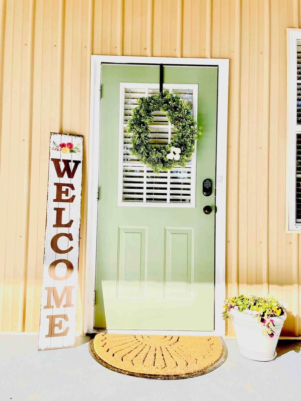 Exterior detail - Cozy Barndominium- relax by the creek- convenient (Grovetown)