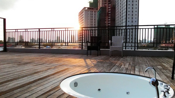 Balcony - Ofuro Hotel (Phnom Penh)