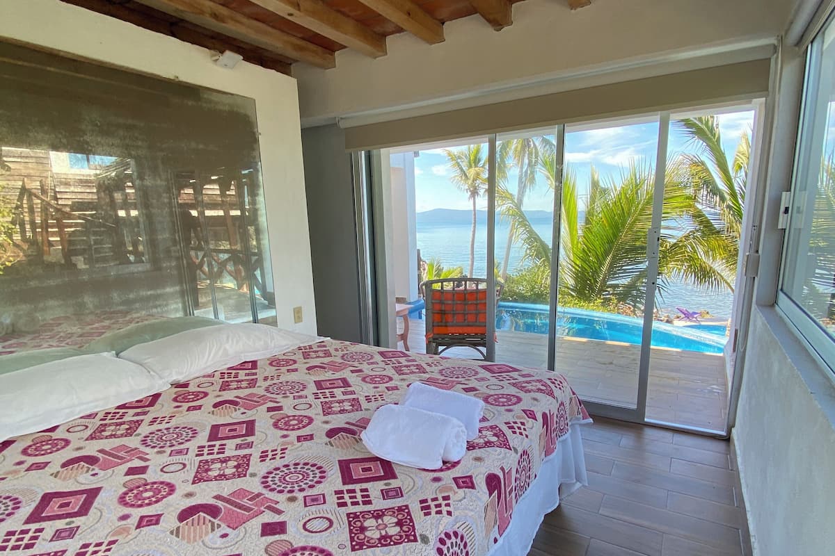 Ropa de cama hipoalergénica, minibar, cortinas blackout y wifi gratis