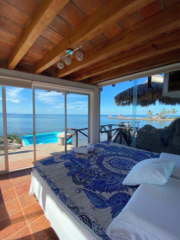 Premium Studio Suite, 1 King Bed, Private Pool, Oceanfront | Hypo-allergenic bedding, minibar, blackout drapes, free WiFi