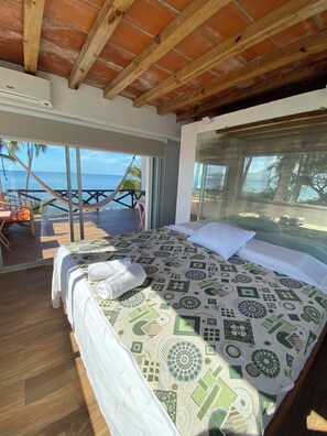 Suite Studio Confort, 1 chambre, piscine privée, en front de mer | Literie hypoallergénique, minibar, rideaux occultants, Wi-Fi gratuit