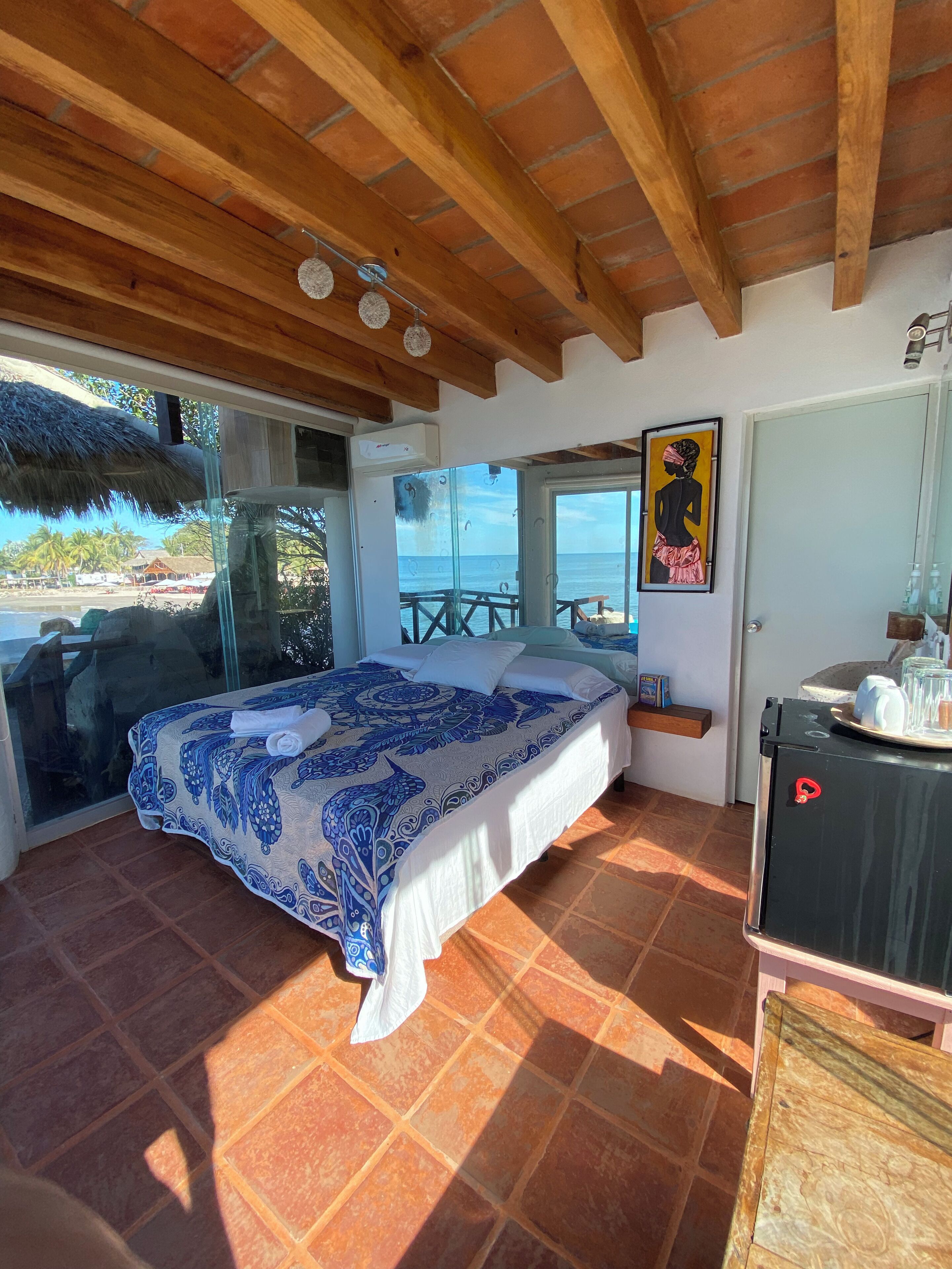 Hypo-allergenic bedding, minibar, blackout drapes, free WiFi