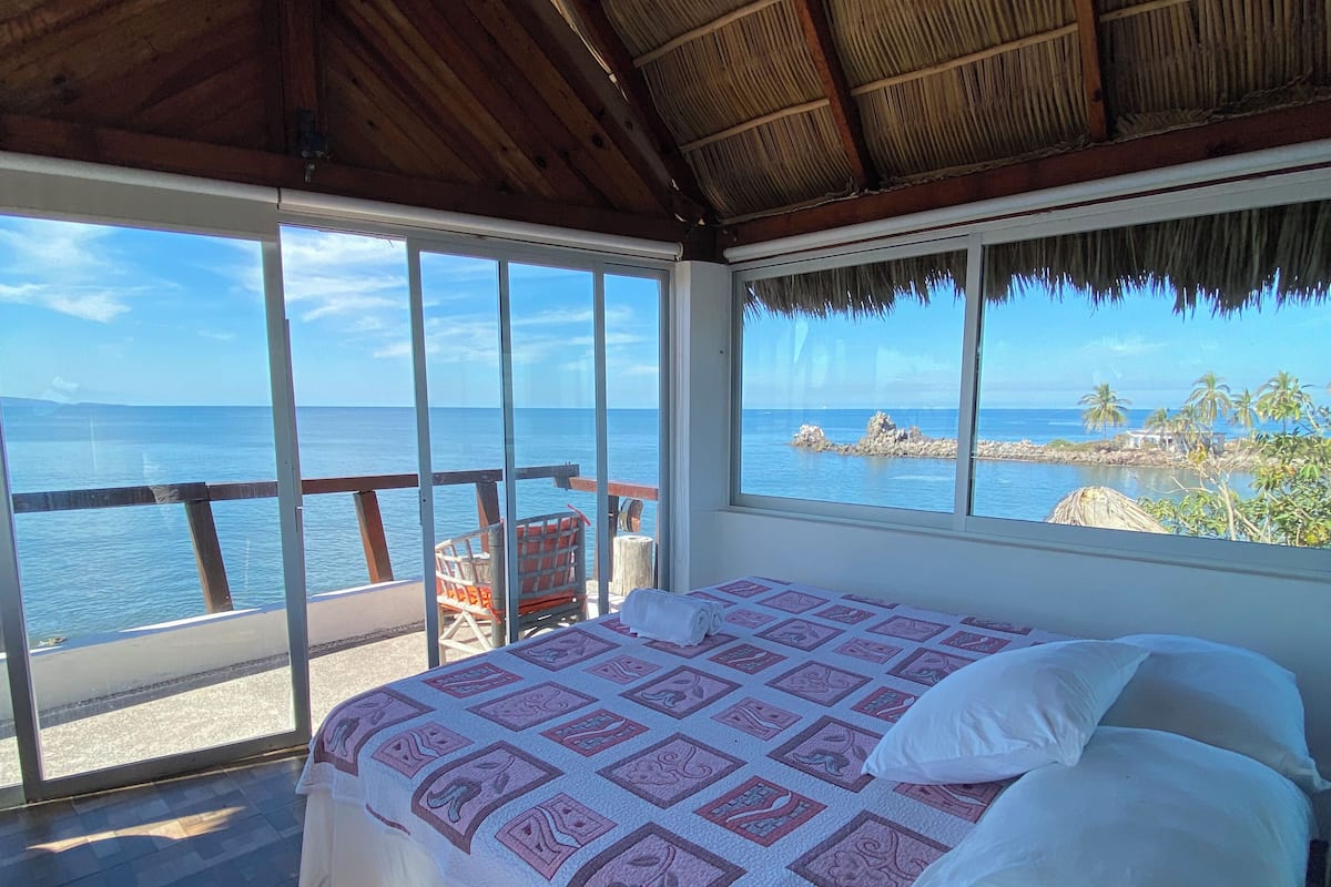 Ropa de cama hipoalergénica, minibar, cortinas blackout y wifi gratis