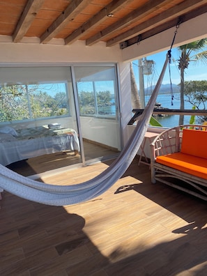 Suite Studio Confort, 1 chambre, piscine privée, en front de mer | Coin séjour