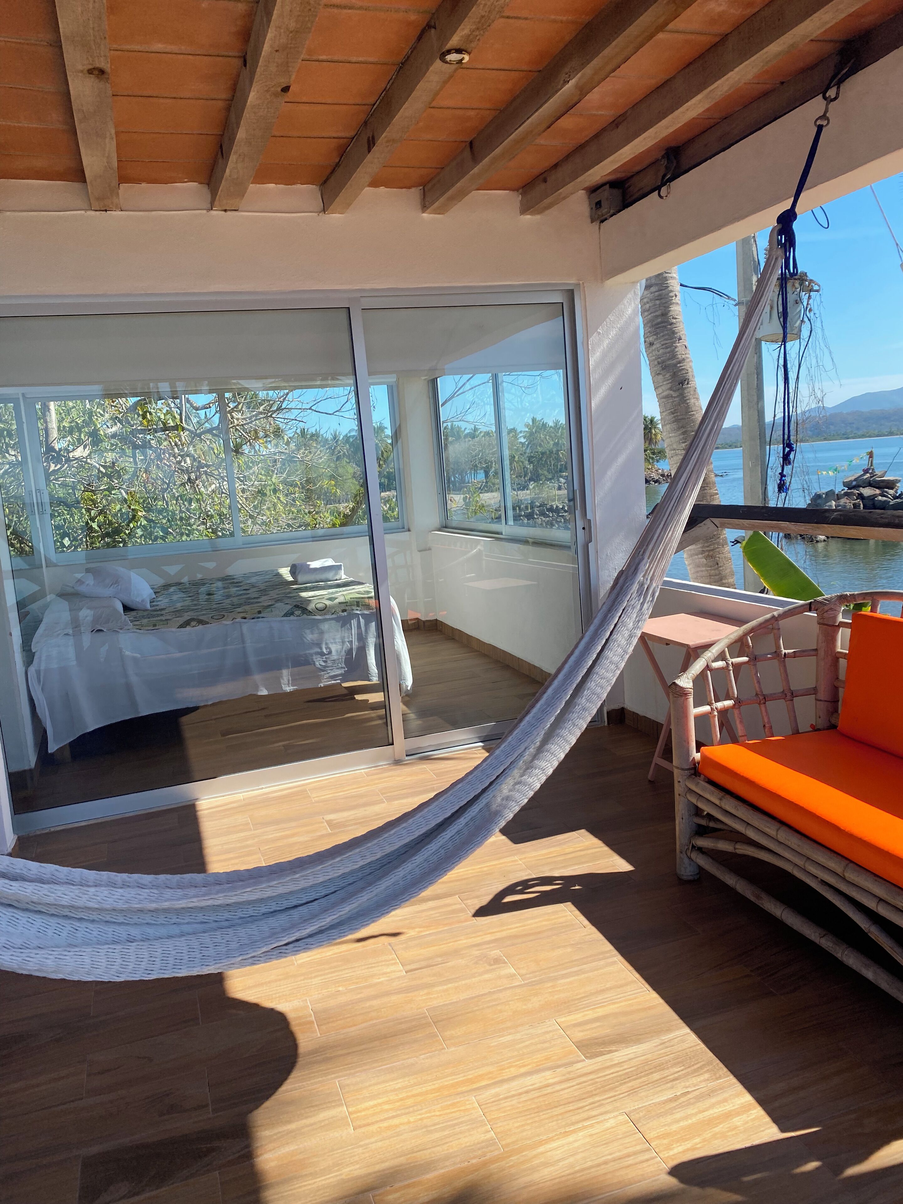 Comfort Studio Suite, 1 Bedroom, Private Pool, Oceanfront | Living area