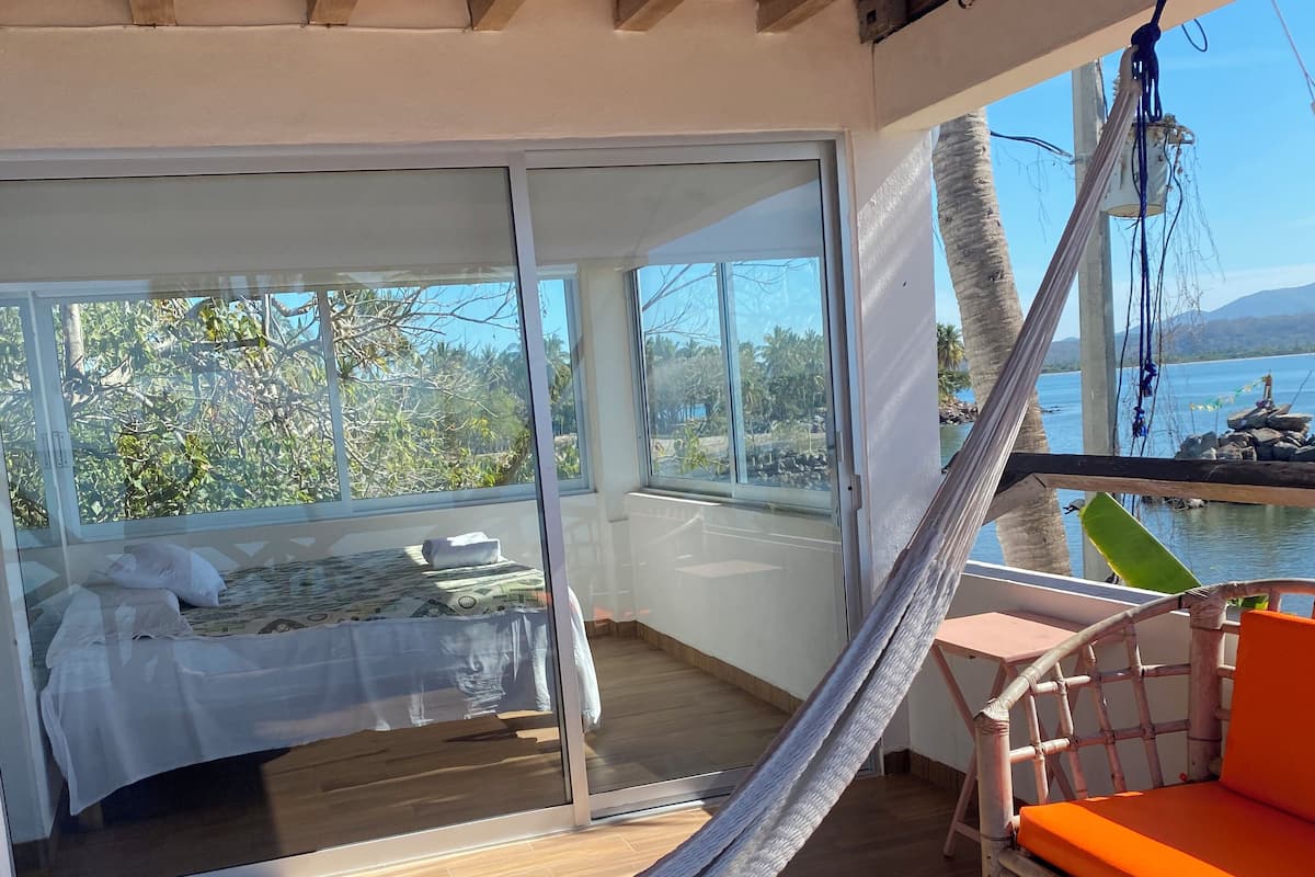 Comfort Studio Suite, 1 Bedroom, Private Pool, Oceanfront | Living area