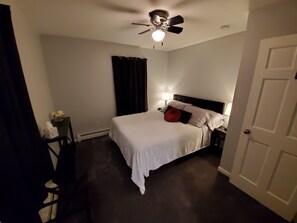 1 bedroom, iron/ironing board, free WiFi, bed sheets - Beautiful new Lake Erie- view rental (Hamburg)