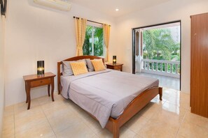 Iron/ironing board - Villa Waree With Pool (Pattaya)