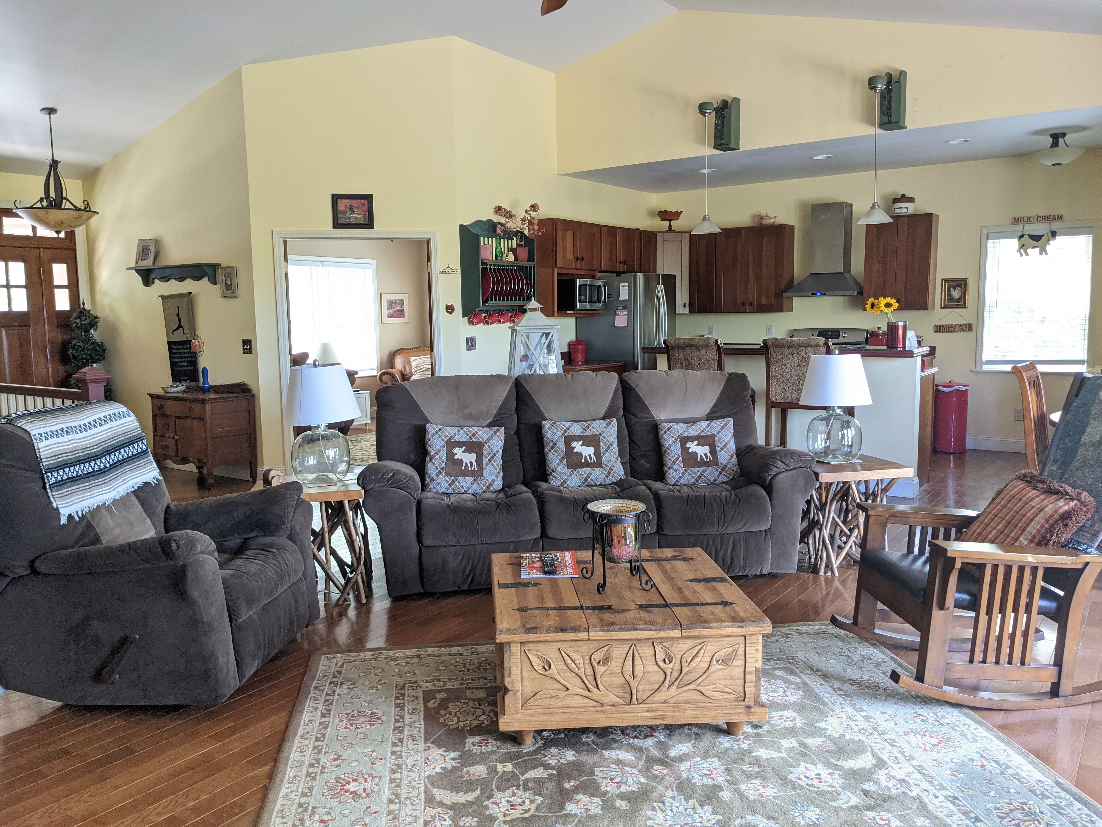 Blue Ridge MOUNTAIN VIEWS!! Jetted Tub, Private, 15 Minutes to Downtown !!  