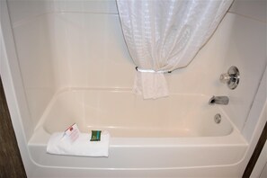 Baignoire, sèche-cheveux