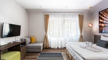 Deluxe-Doppelzimmer | Hochwertige Bettwaren, Betten mit Memory-Foam-Matratzen, Zimmersafe