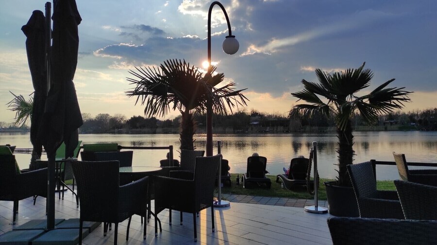 Waterfront Lodge