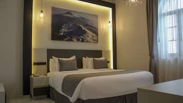Junior Room | Egyptian cotton sheets, premium bedding, down comforters, pillowtop beds