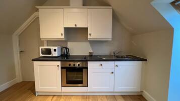 Apartment (1 Bedroom) | Private kitchen | Microwave, oven, electric kettle, dining tables