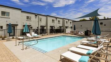 Outdoor pool, pool umbrellas, sun loungers