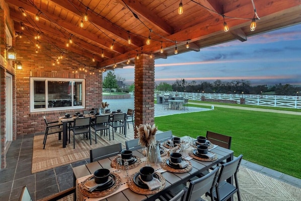 Outdoor dining
