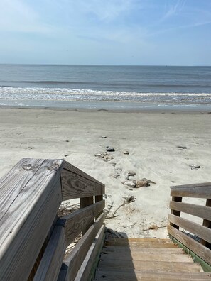 Beach nearby, sun loungers, beach towels