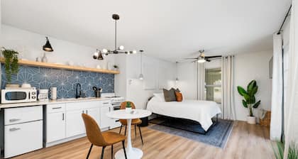 Pool House Paradise - 1BD / 1 Bath - Near TTU