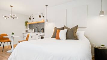 1 dormitorio, tabla de planchar con plancha, wifi gratis y ropa de cama