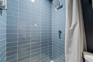 Shower, hair dryer, towels, soap - Pool House Paradise - 1BD / 1 Bath - Near TTU (Lubbock)