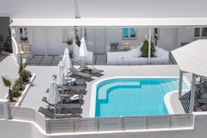 حمّام سباحة خارجي