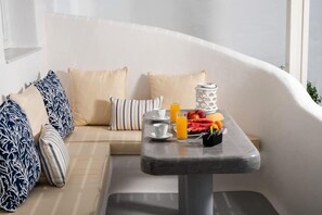 Outdoor dining - Ambience Suites (Santorini)