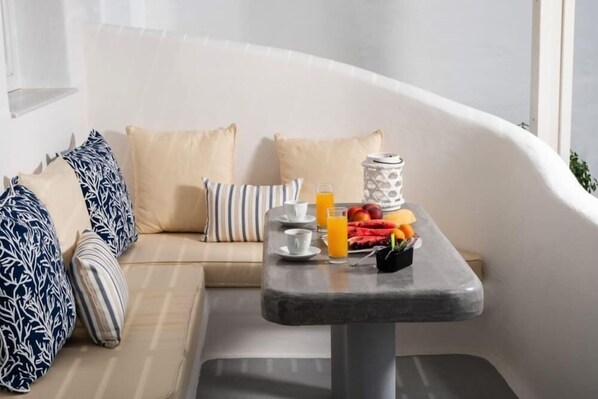 Outdoor dining - Ambience Suites (Santorini)