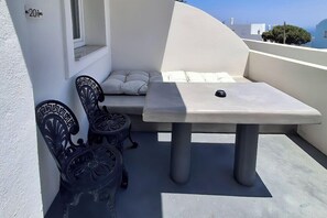 Outdoor dining - Ambience Suites (Santorini)