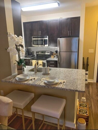 ♥Smart TV♥Pool♥Full Kitchen♥20min→Airport♥King