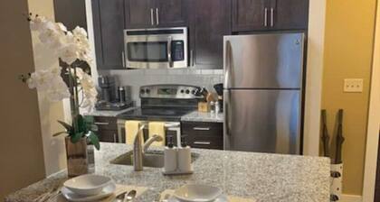 ♥Smart TV♥Pool♥Full Kitchen♥20min→Airport♥King