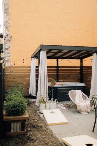 Four Bed Family Stay. Near Sight and Sound. Hot Tub. Full Kitchen. 