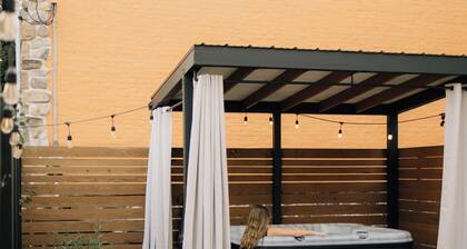 Four Bed Family Stay. Near Sight and Sound. Hot Tub. Full Kitchen.